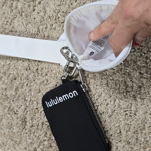 Lululemon Dual Pouch Wristlet NWT - Picture 3 of 5